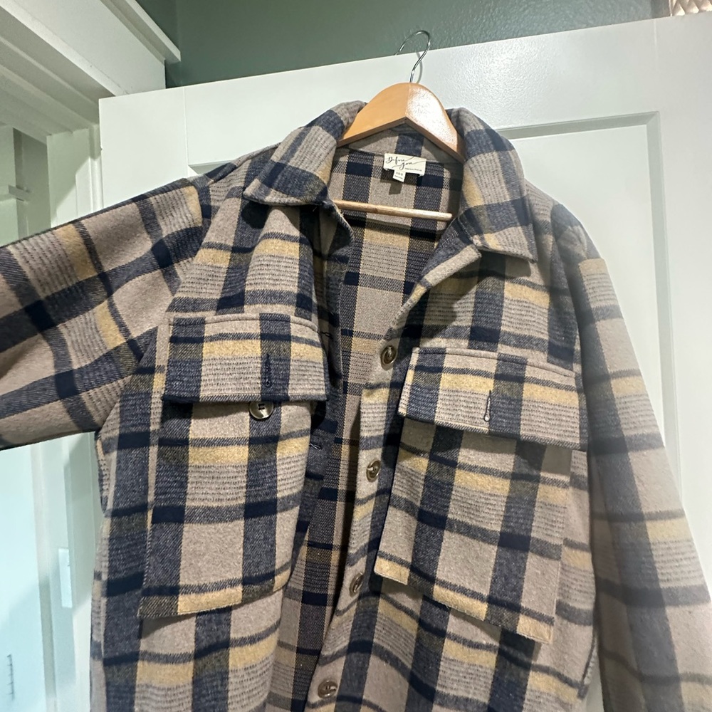 Women's Plaid Shirt Jacket